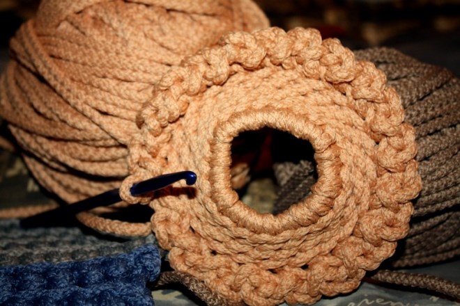 Вязание ковриков из шнура крючком
