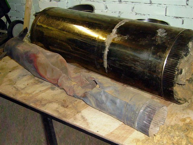 Прогоревшая внутренняя труба некачественного дымохода