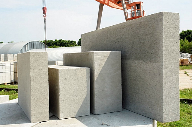 Технология создания пористой структуры легких бетонов хороша в сфере производства стройматериалов. При заливке стяжки она не поможет.