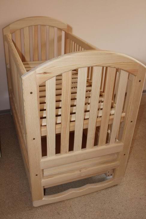 Деревянная детская кроватка для новорожденного малыша 