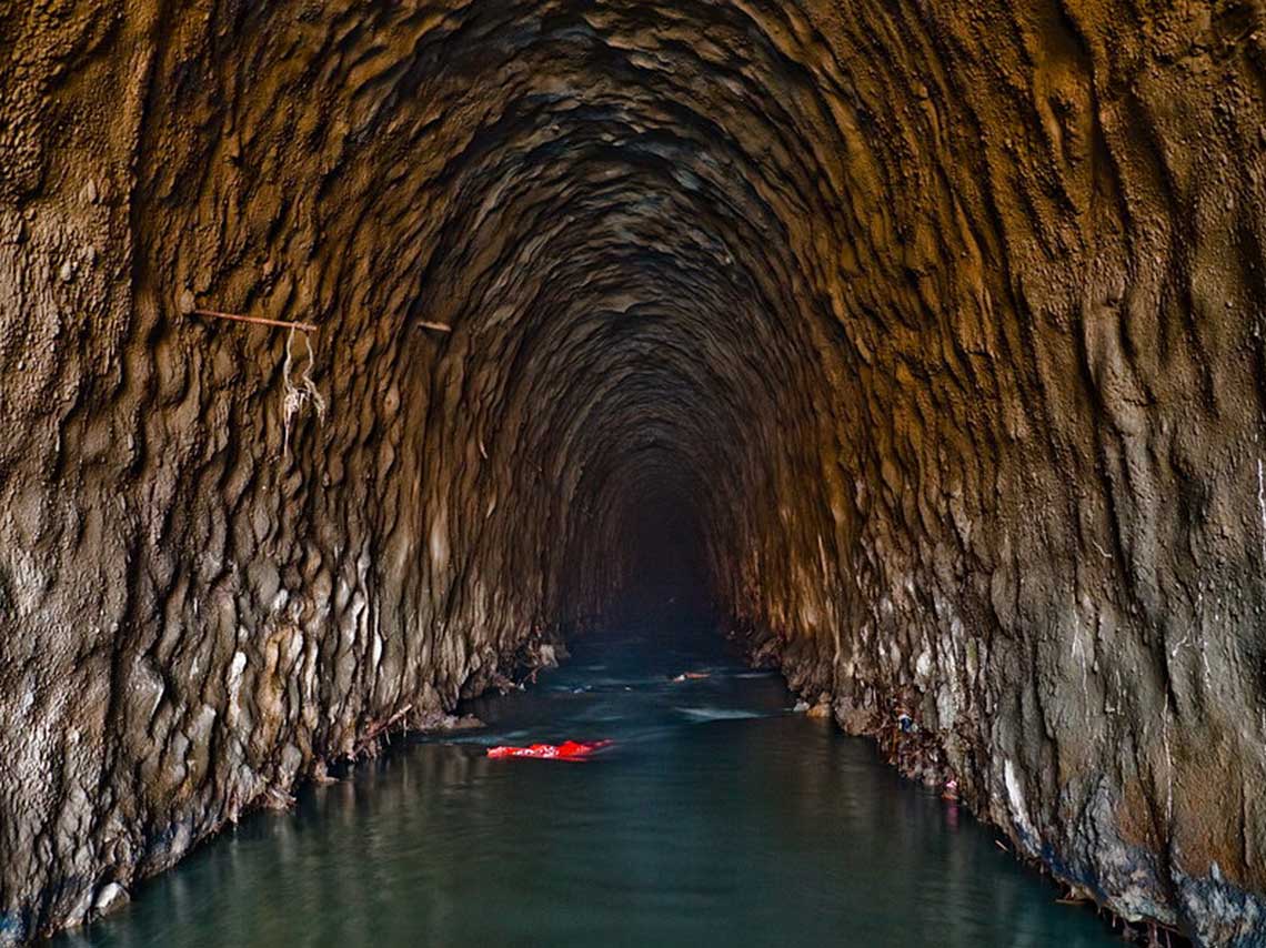 Подземные реки в земле