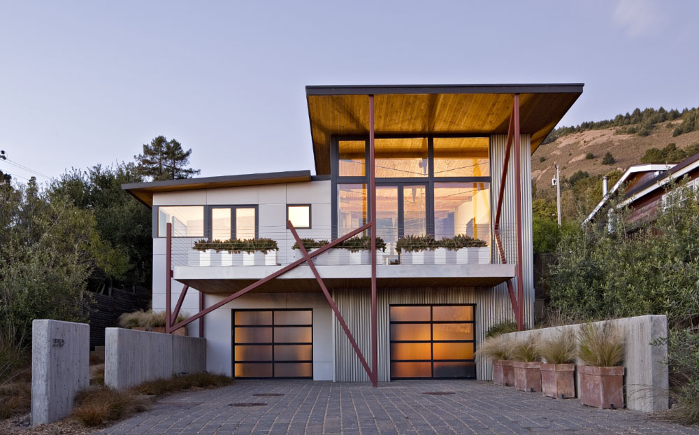 Environmentally Friendly Modern Beach House in California