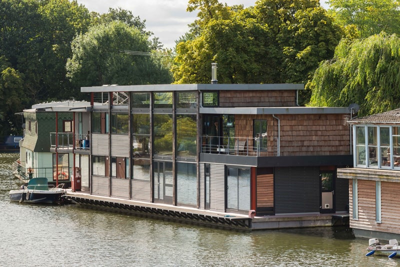Contemporary houseboat by MAA Architects