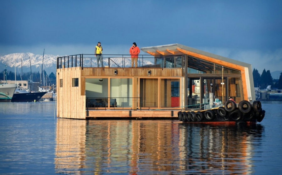 Floating house by Dyna Contracting,