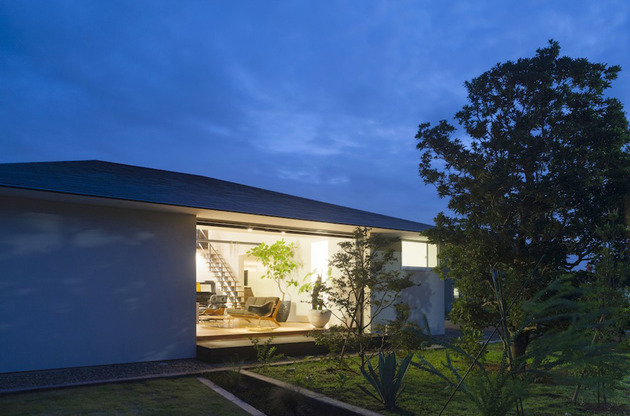 japanese-house-with-hipped-glass-roof-14.jpg